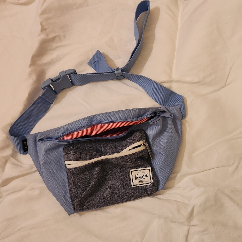 NWOT Herschel Supply Co. Seventeen Hip Pack Gargoyle